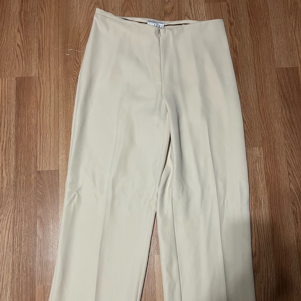Minimalistic Cream slacks with Zipper